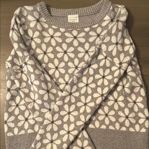 Girls Abercrombie Kids Gray and White Geometric Sweater